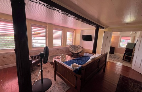 Estate East Street Apartment | COFF HOUSE: "Captain's Quarters" in Iconic Dowtown Landmark Villa
