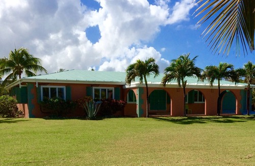 Judith's Fancy House | Coral Reef Beach House - Relax or Dive in Paradise, great central location
