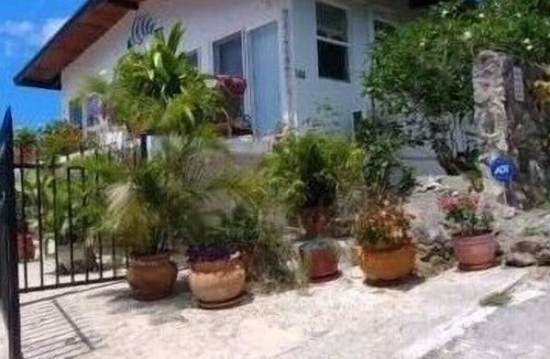 Frederiksted Southeast Cottage | Cottage By The Sea