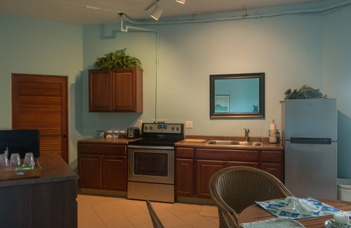 Estate Chocolate Hole and Great Cruz Bay Condo | Couples Retreat, King Bed, Wi-Fi, Cable TV, A/C, Close to Cruz Bay