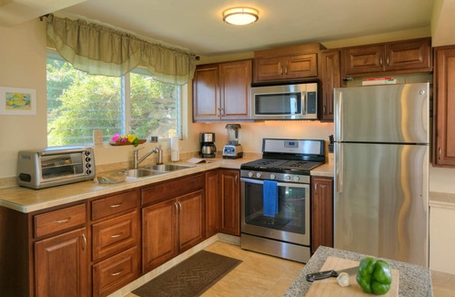 Estate Freemans Ground Villa | Couples Retreat, Sweeping VIEWS, Kayaks Await at the Beach!