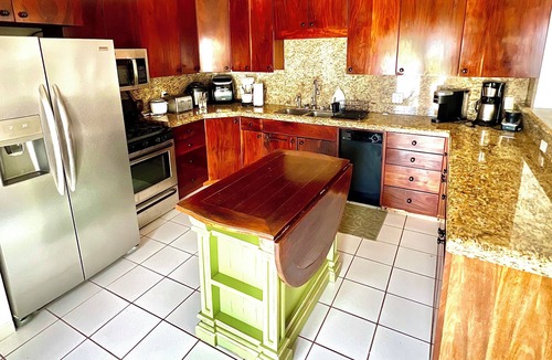 Cotton Valley House | Cruzan Time, New Pool, Buck Island view, Starlink, solar, 3 minutes to beach