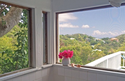 Monte Cottage | Cute Cozy Cottage with private entrance and ocean views in prime neighborhood