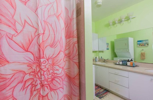 Estate Granard House | Dahlia Suite at Hummingbird Beach Hideaway