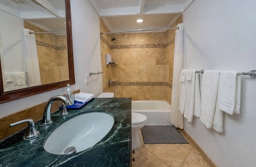Estate Constitution Hill Hotel | Deluxe Double Queen Room - Ocean Front
