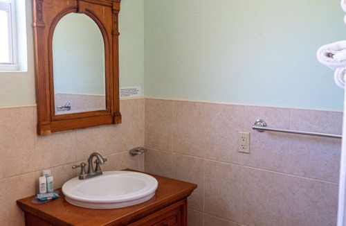 Estate Salt River House | Deluxe King Room with Caribbean View, plenty of Island Charm and Breakfast