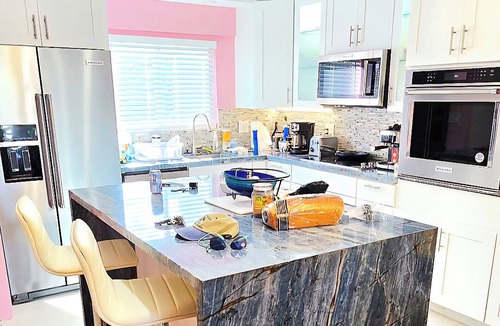 Nazareth Condo | Direct Beachfront Anchorage 3 Bedroom Contemporary. Exquisitely Built, Furnished