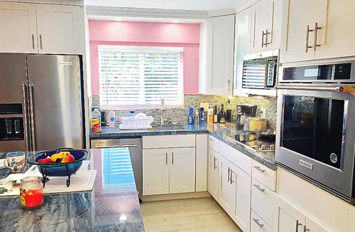 Nazareth Condo | Direct Beachfront Anchorage 3 Bedroom Contemporary. Exquisitely Built, Furnished