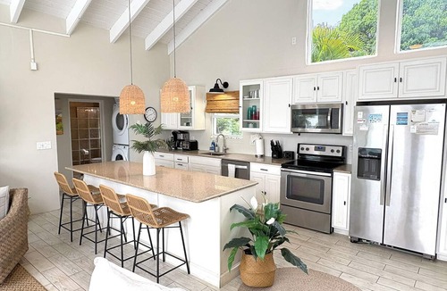 Estate Saint Quaco and Zimmerman Villa | Discover the Rainbow Beach House – your ultimate beachfront getaway in stunning Coral Bay! Experience the perfect blend of comfort and relaxation in this idyllic paradise. Book your escape today!