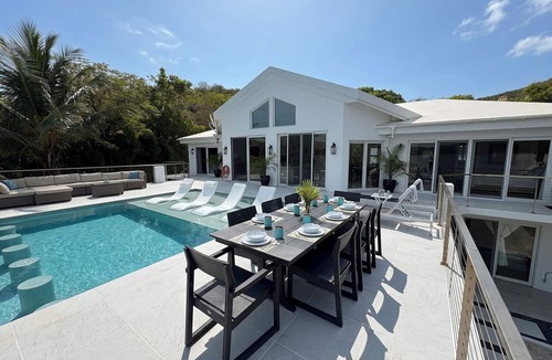Estate Saint Quaco and Zimmerman Villa | Discover the Rainbow Beach House – your ultimate beachfront getaway in stunning Coral Bay! Experience the perfect blend of comfort and relaxation in this idyllic paradise. Book your escape today!