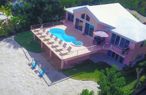 Johnson Bay Villa | Discover the Rainbow Beach House – your ultimate beachfront getaway in stunning Coral Bay! Experience the perfect blend of comfort and relaxation in this idyllic paradise. Book your escape today!