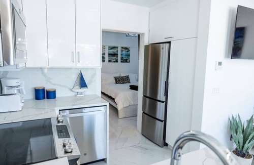 Contant Hill House | Dolphin Suites Unit 7