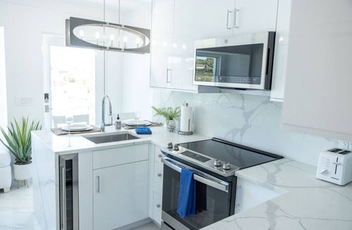 Estate Enighed Condo | Dolphin Suites