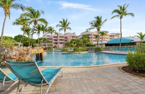 Nazareth Condo | E·ly·sian Beach Front Resort - Parlor Suite