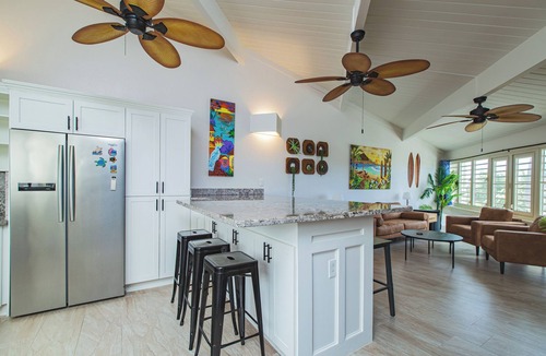 Teagues Bay Condo | East End Villa Located on Golf Course - Hilltop Pool - Pickleball - Tennis