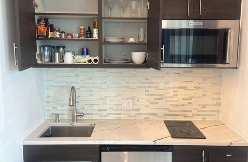Estate Enighed Apartment | Edgewater Villas-Studio Unit-Central easy walking location