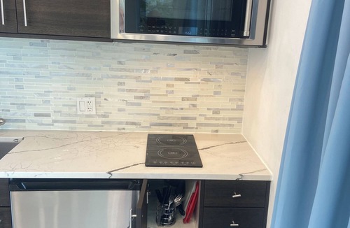 Estate Enighed Apartment | Edgewater Villas-Studio Unit-Central easy walking location