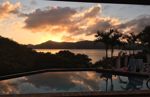 Estate Hansen Bay Villa | Elegant Beachfront Villa with Pool, private path to Secluded Beach and Kayaks!