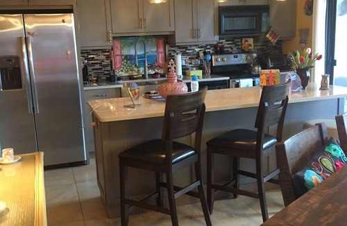 Estate Altona Condo | Elegant Harbor View Condo Get-A-Way @ Schooner Bay