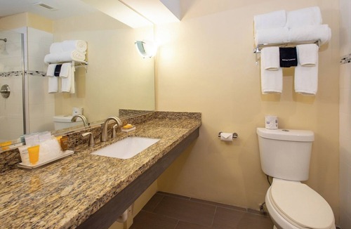 Estate East Street Hotel | Elegant Room for Couples Featuring Stunning Harbor Views and Peaceful Serenity