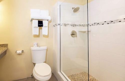 Estate East Street Hotel | Elegant Room for Couples Featuring Stunning Harbor Views and Peaceful Serenity