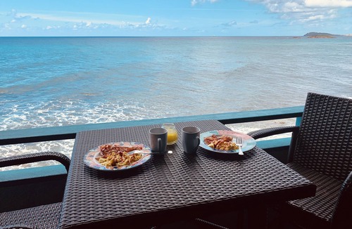 Bolongo Bay Condo | Enjoy Sunsets at Fully Renovated Oceanfront Condo
