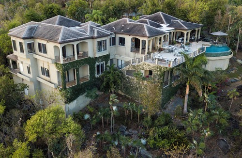 South Side House | Exclusive, 5-bedr Estate Sherpenjewel – w/Nature Preserve overlooking Magens Bay
