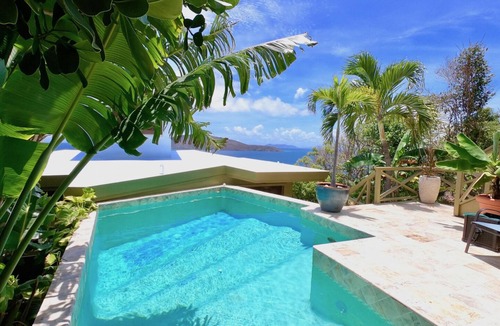 Peterborg Villa | Executive Retreat- Near Magen's Beach.
