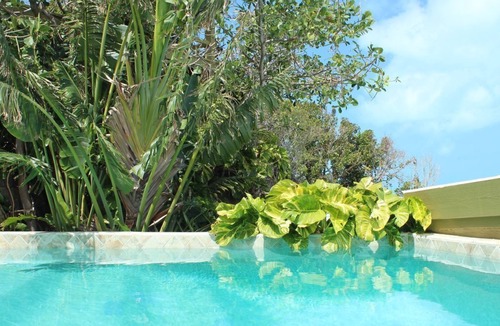 Peterborg Villa | Executive Retreat- Near Magen's Beach.