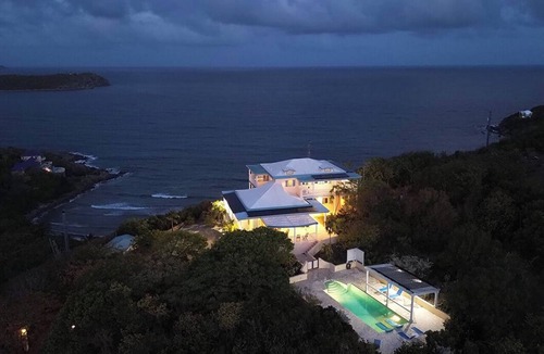 Estate Chocolate Hole and Great Cruz Bay Villa | Experience the charm of Le Lapin – a family-friendly retreat featuring stunning dual views, a refreshing pool, and comfortable air conditioning. Perfect for unforgettable moments with loved ones!