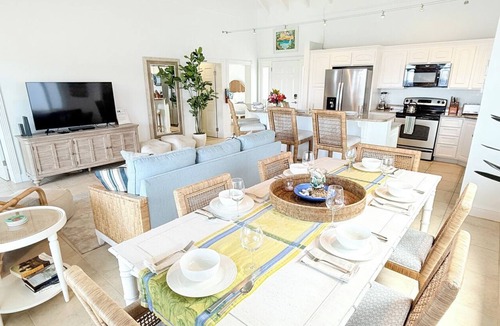 Estate Enighed Condo | Experience the exquisite Mango Serenity, a spacious condo that offers breathtaking views and an abundance of comfort. Discover your perfect getaway today!