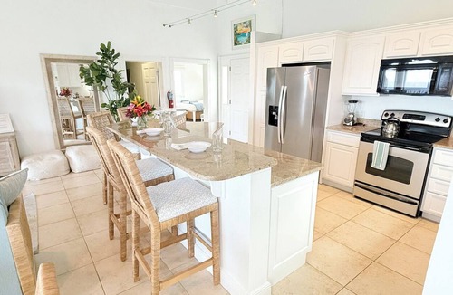 Estate Enighed Condo | Experience the exquisite Mango Serenity, a spacious condo that offers breathtaking views and an abundance of comfort. Discover your perfect getaway today!