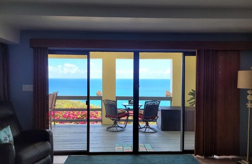 Estate Bakkero Apartment | EXQUISITE Oceanview Studio Villa, Luxury Infinity Pool above Morningstar Beach