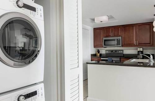 Flag Hill Resort | 𝐅𝐢𝐧𝐝𝐢𝐧𝐠 𝐌𝐞𝐢𝐥𝐢 Beachfront Dream Getaway @Frenchman's Cove Resort, 2BR