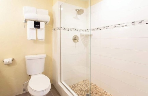 Christiansted Hotel | Food, Art, Sleep | 4 Queen Rooms Near Everything Fun