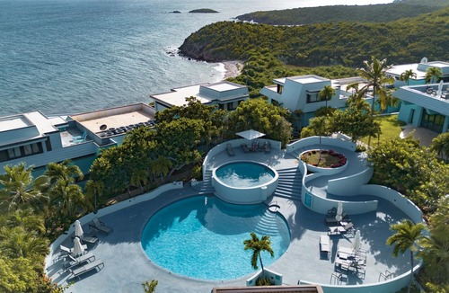 Bolongo Bay Condo | Generator! 4BR remodeled, w/BEACH and 3 POOLS!