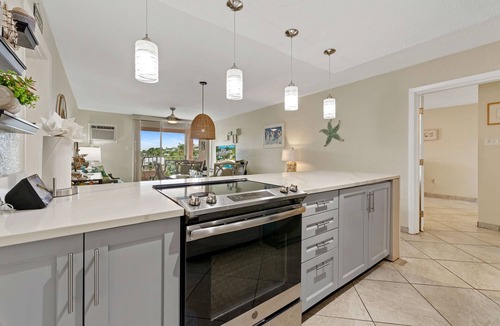 Nazareth Condo | Generator - Walk to beach - Resort Hot Tub + Pool!