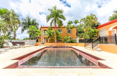 Estate River Villa | Ginger Fancy - 5BR on a Golf Course with a Pool!