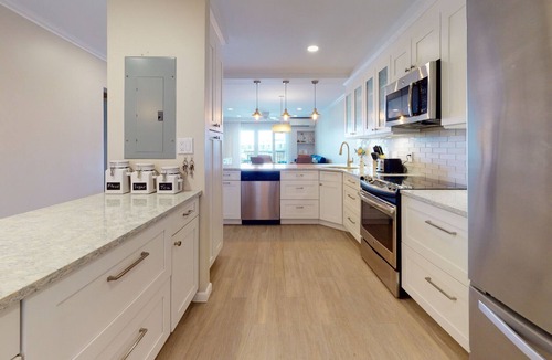 Nazareth Condo | GORGEOUS 2BR Condo on the beach! Newly remodeled, sleeps 6.