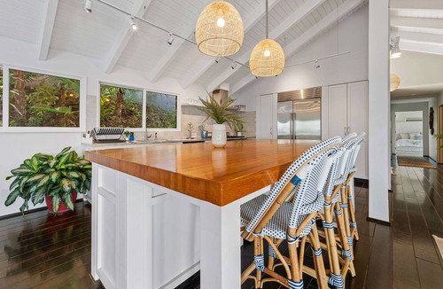 Peterborg Villa | Gorgeous 5-BDRM Villa Maxine- Located on Famous Peterborg- Pool- Oceanside