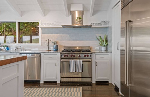 Peterborg Villa | Gorgeous 5-BDRM Villa Maxine- Located on Famous Peterborg- Pool- Oceanside