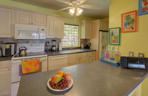 Estate Altona Condo | Gorgeous Condo With Heavenly Harbor And Ocean Views, And Close To Everything!