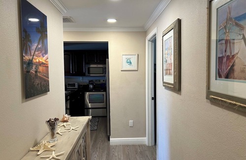 Estate Enighed Condo | Grande Bay~RENOVATED~Parking Spot~Walk to Restaurants and beaches