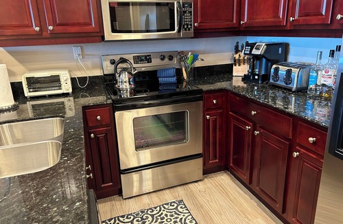 Estate Enighed Condo | Grande Bay~RENOVATED~Parking Spot~Walk to Restaurants and beaches