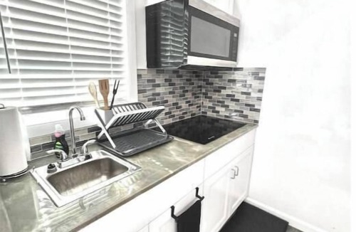 Frederiksted Southeast Apartment | “Guavaberry”studio near beaches! SweetTart on King