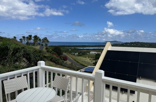 Testman Cottage | Guest Cottage in Beach Community near golf, marina and tennis.