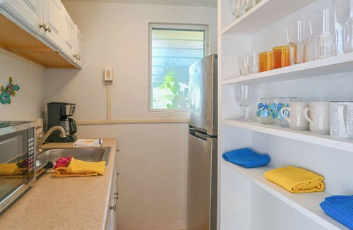 Contant Hill Apartment | Hilltop Cozy Efficiency with Breezes and Beautiful Sunset Views