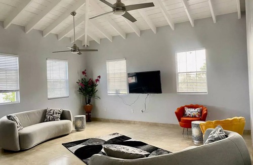 Estate Solberg House | Home on the Hill with Ocean View