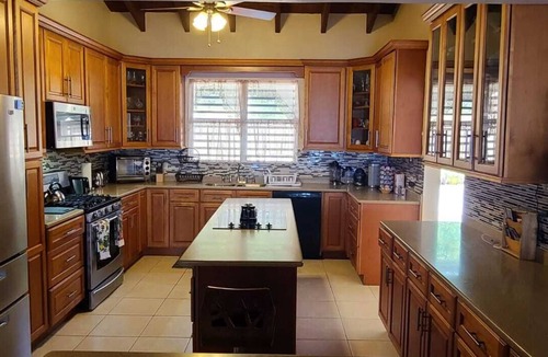 Estate Contant House | Home with Gorgeous Views, Early/Late Check In/Out