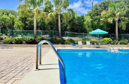 Red Hook Condo | Immerse Yourself in Luxury at our breathtaking beachfront Condo!